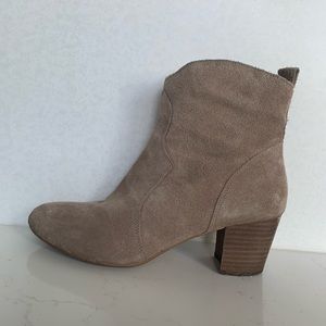 Steve Madden tan booties